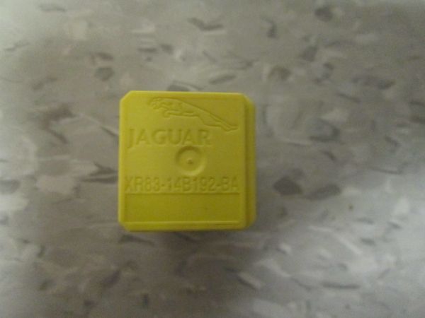 XR83-14B192-BA JAGUAR RELAY S FRONT YELLOW MULTI PURPOSE FUSE 5 PIN N0S