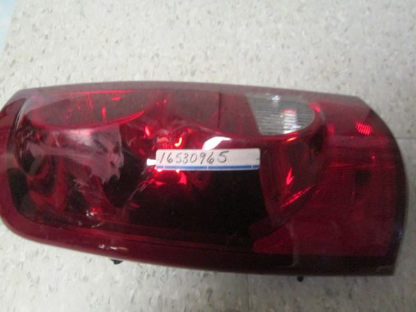 16530965 GM CHEVROLET SILVERADO 04- 06 LEFT REAR DRIVER TAIL LIGHT LENS NOS