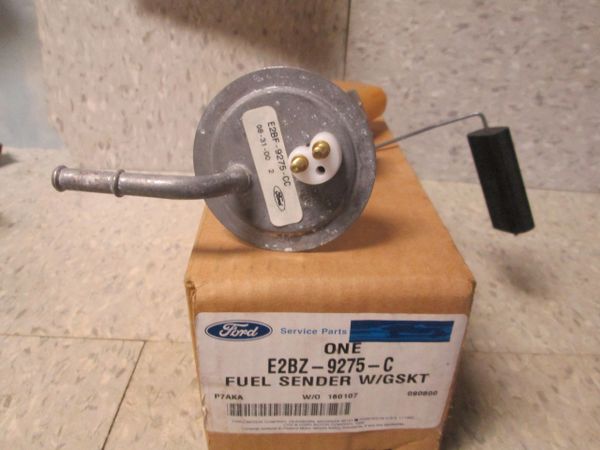 E2BZ-9275-C FORD LTD GENUINE FUEL SENDER W/GASKT NEW