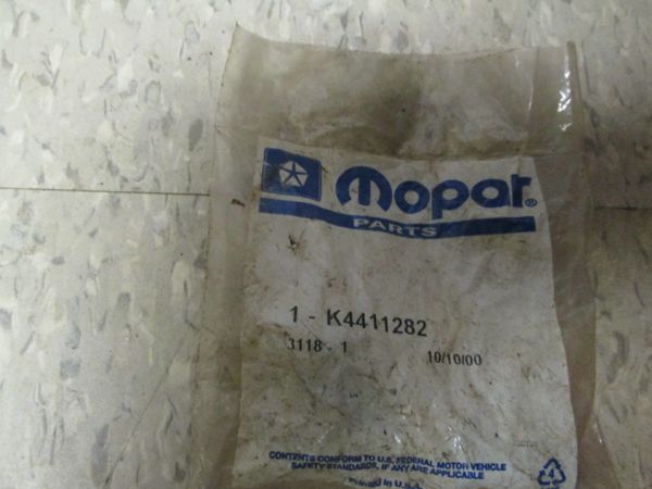 K4411282 MOPAR BOLTS 4 PIECE NEW CHRYSLER CONVERTER BOLTS NOS