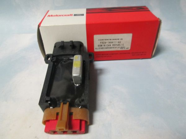 F5ZZ-14526-AA FORD MUSTANG CIRCUIT BREAKER YH-1607 MOTORCRAFT NEW