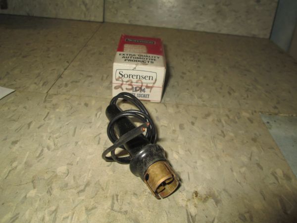 2324 STANDARD LIGHT SOCKET NOS LS24 NOS SORENSEN