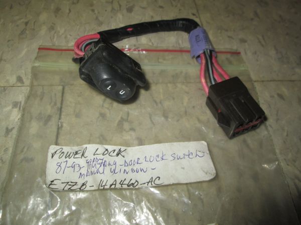E7ZB-14A460-AC FORD 83-93 MUSTANG DOOR LOCK RH SIDE SWITCH NEW