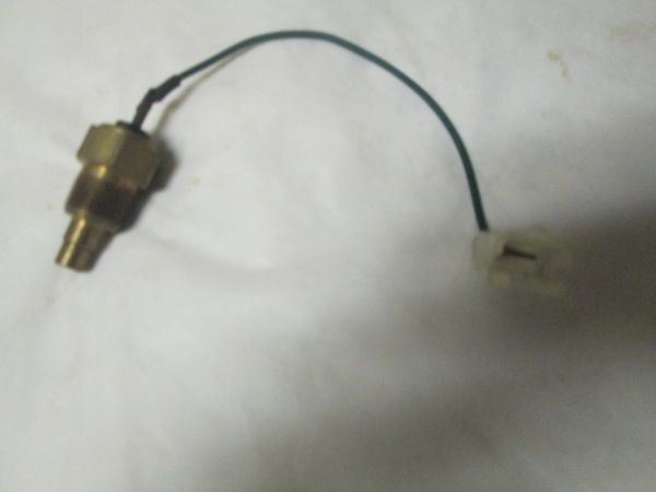 TS88 GM TEMPURETURE ENGINE COOLANT SWITCH PONTIAC BUICK CADILLAC 84-83CHEVY NEW WITH PLUG OEM GM