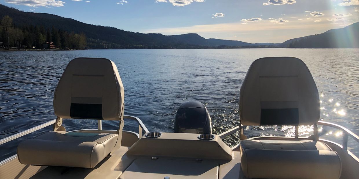 Pontoon boat rentals, kayak rentals, paddle board rentals on Canim Lake, British Columbia. 
