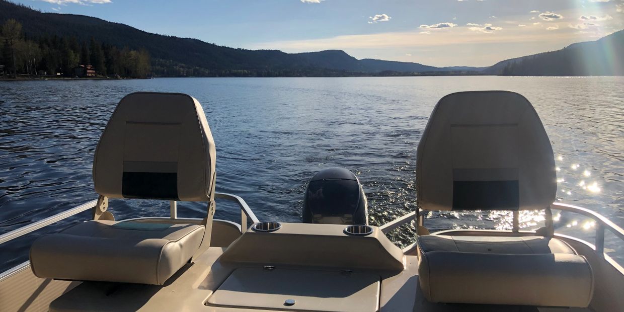 Pontoon boat rentals, kayak rentals, paddle board rentals on Canim Lake, British Columbia. 