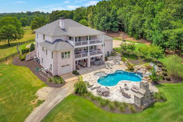 <img src="pool.jpg" alt="white brick house with backyard and pool">