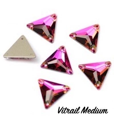 Élan™ Crystals 22mm Triangle/pr (Please choose color)