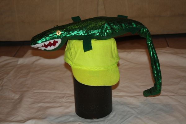 GATOR LARGE GREEN AS HAT DECORATION.