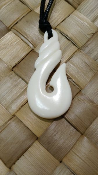 Makau - Fish Hook - Bone Carving