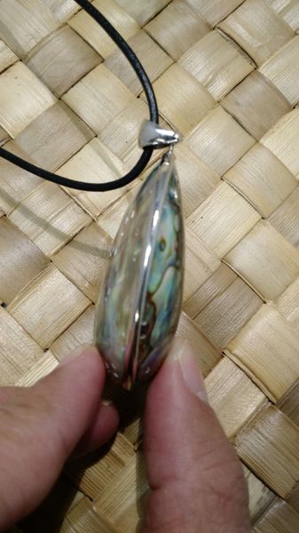 Moana Tifa I Moana Abalone necklace Lavalavalife Lavalava