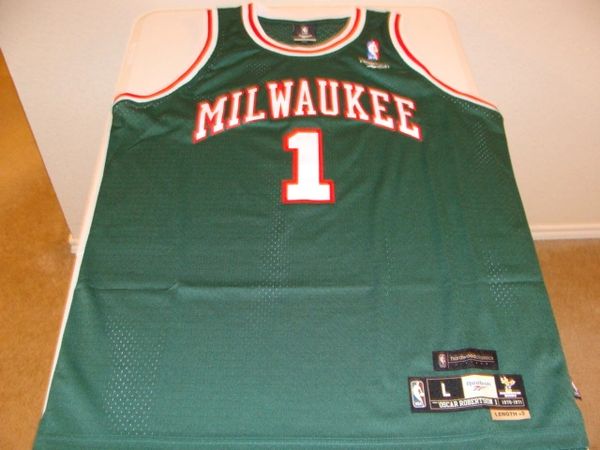 1 OSCAR ROBERTSON Milwaukee Bucks NBA Guard White Throwback Jersey