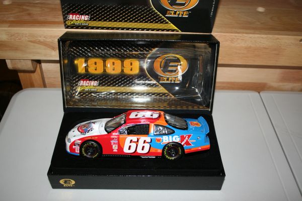 1999 Elite 1/24 #66 Kmart "DW Victory Tour 2000" Ford Taurus Darrell Waltrip CWC