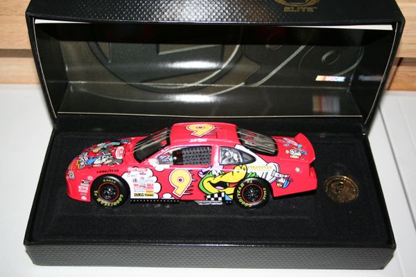1998 Elite 1/24 #9 Cartoon Network "Huckleberry Hound" Ford Taurus Lake Speed CWC