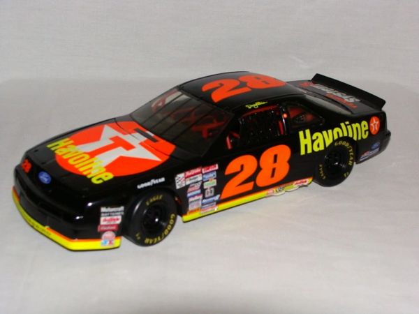 1993 Ertl 1/18 #28 Texaco Havoline Ford Thunderbird Davey Allison CWC
