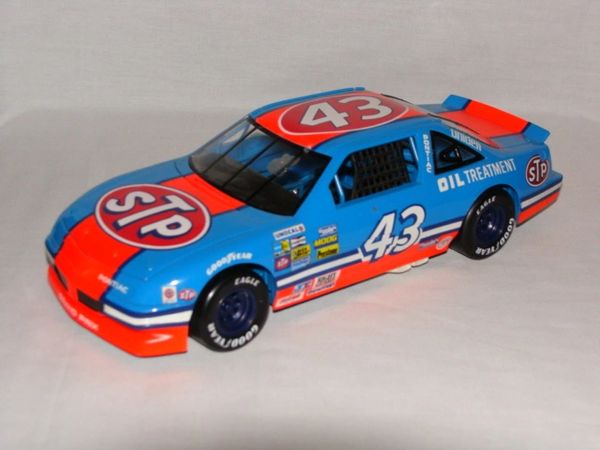 1992 Ertl 1/18 #43 STP Oil Treatment Pontiac GP Richard Petty CWC
