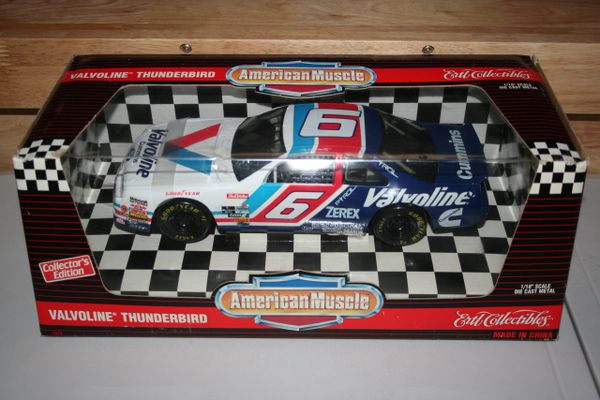1995 Ertl 1/18 #6 Valvoline Cummins Ford Thunderbird Mark Martin CWC