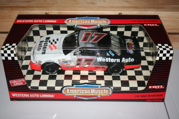 1992 Ertl 1/18 #17 Western Auto Chevy Lumina Darrell Waltrip CWC