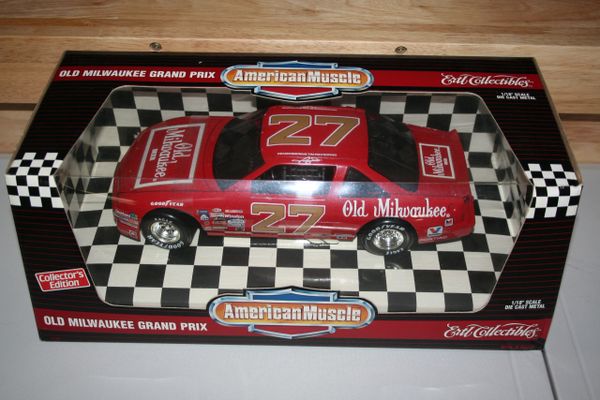 1995 Ertl 1/18 #27 Old Milwaukee Beer Commemorative Pontiac GP Tim Richmond CWC