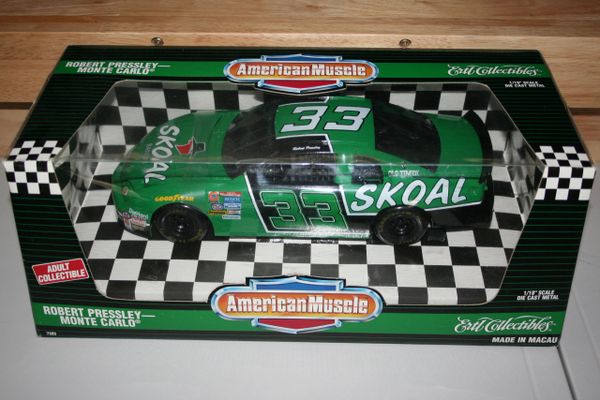 1995 Ertl 1/18 #33 Skoal Bandit Chevy MC Robert Pressley CWC