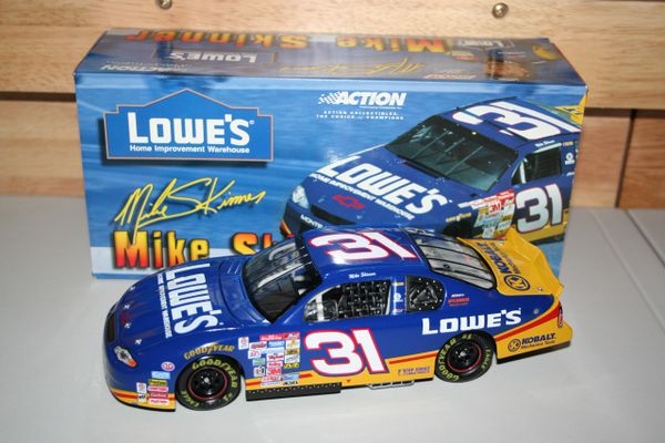 2001 Action 1/24 #31 Lowe's Home Improvement Chevy MC Mike Skinner CWC