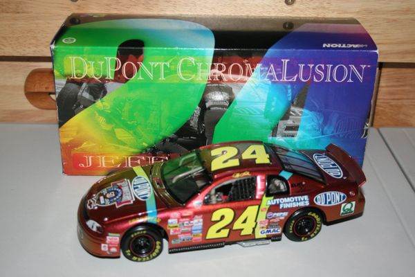 1998 Action 1/24 #24 Dupont Chromalusion Chevy MC Jeff Gordon CWC