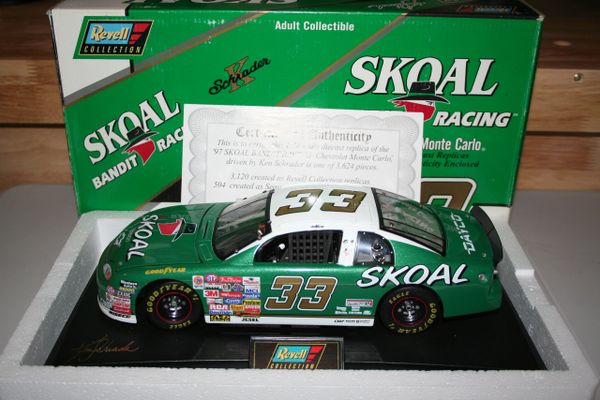 1997 Revell 1/18 #33 Skoal Bandit Chevy MC Ken Schrader CWC