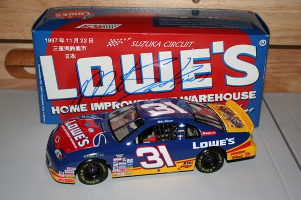 1997 Action 1/24 #31 Lowe's Home Improvement Japan Race Chevy MC Mike Skinner CWC AUTOGRAPHED