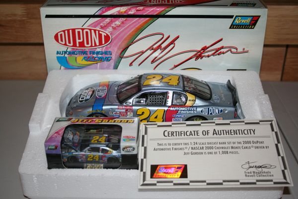 2000 Revell 1/24 & 1/64 #24 Dupont NASCAR 2000 Chevy MC Jeff Gordon CWB 2-Car Set