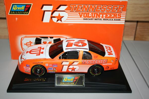 1996 Revell 1/24 #16 University of Tennessee Volunteers Chevy MC Promo DWB