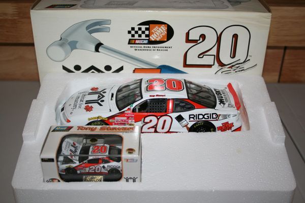 1999 Revell 1/24 & 1/64 #20 Home Depot Habitat for Humanity Pontiac GP Tony Stewart CWB 2-Car Set