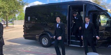 Groom departing black shuttle bus at The Hunter Museum of Art