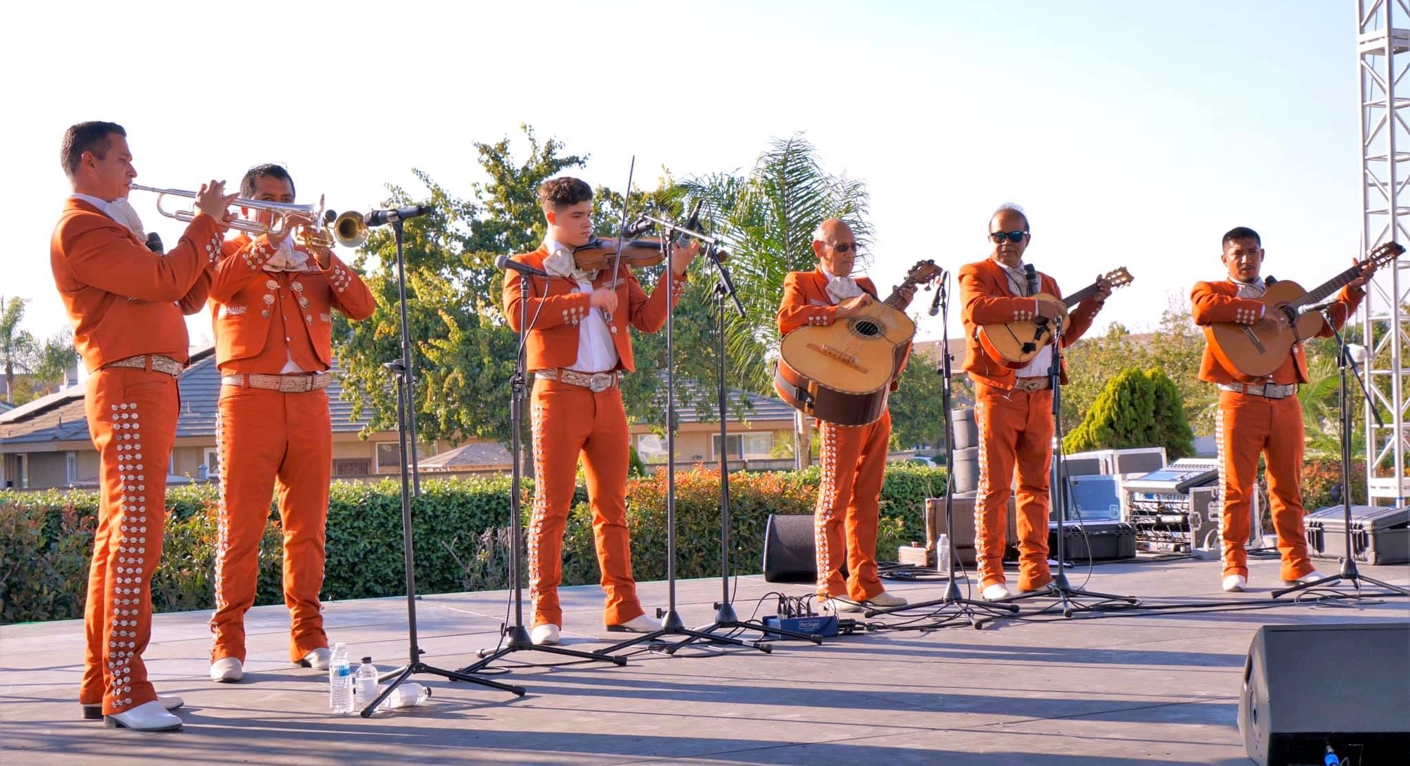 Mariachi Real De Oxnard esta disponible para llevar alegria a todos tus eventos.