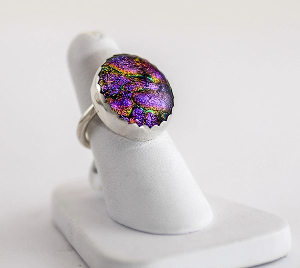 Purple & Fushia Dichroic Glass Scalloped Bezel Sterling Silver Ring Size 5.5