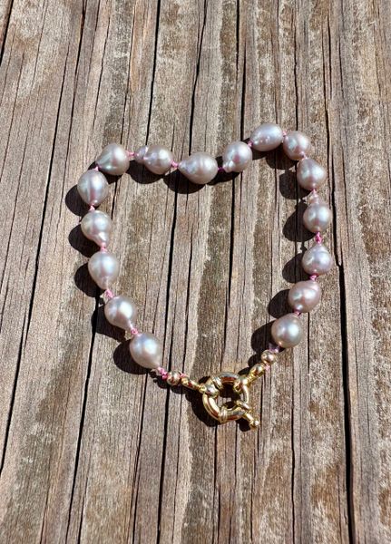 Preppy Shimmer Pearl Bracelet