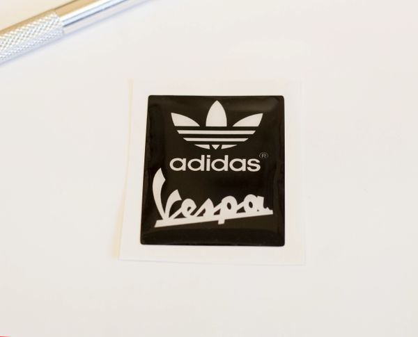 Logo 2024 adidas vespa