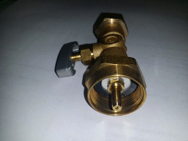 Adjustable High Pressure Regulator for Portable Disposable LP 1LB Camping Tanks x 1//2 Female Connection from EasyFirePits.com REGDTA Propane