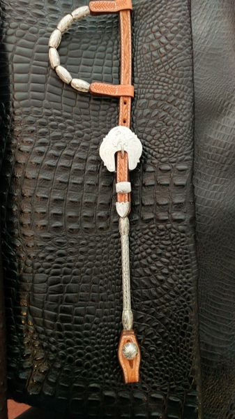 Show headstall with swirl design on buckle