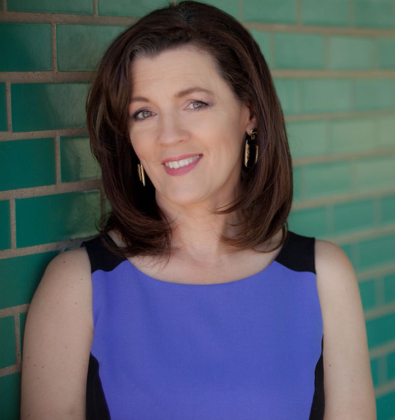 Cathrine headshot green wall