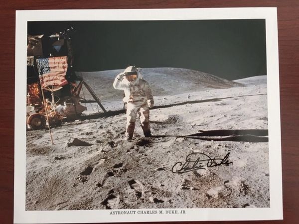 DUKE, CHARLES SIGNED 8 X 10 PHOTO ON THE MOON, ASTRONAUT, APOLLO 16