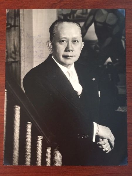 CARLOS ROMULO SIGNED PHOTO, GEN. MACARTHUR WWII, PULITZER PRIZE, UNITED NATIONS, PHILIPPINES