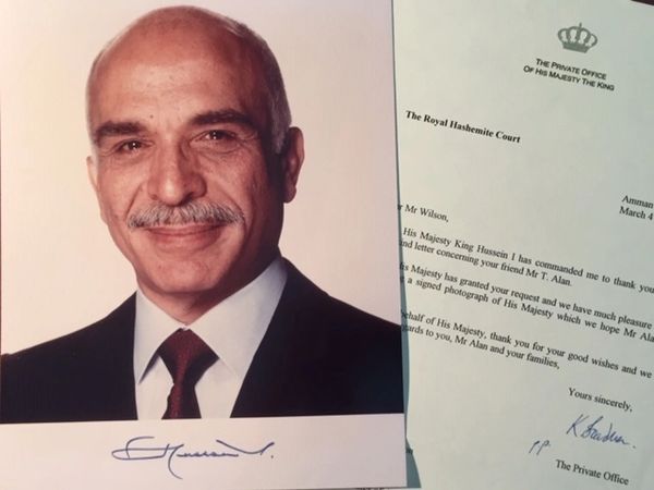HUSSEIN I (JORDAN) SIGNED PHOTOGRAPH, KING , HASHEMITE COURT
