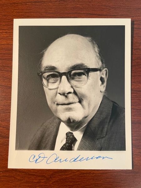 ANDERSON, CARL DAVID SIGNED PHOTO, 1936 NOBEL PRIZE IN PHYSICS