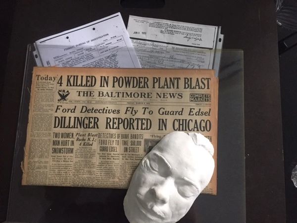 JOHN DILLINGER DEATH MASK, ORIGINAL NEWSPAPER WITH FRONT PAGE HEADLINE OF HIM SEEN IN CHICAGO, AND COPIES OF FBI REPORTS