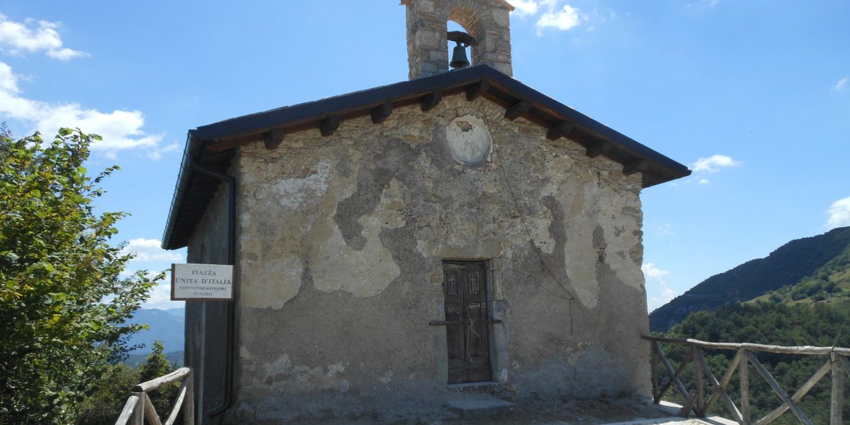 manutenzione straordinaria restauro chiesa Collegiove Sabino Rieti tetto legno capriata pietra