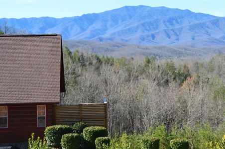 mountain view affordable rental cabin maintained well
