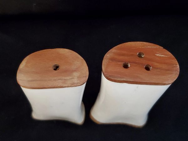 Salt & Pepper Shakers - Giraffe Magnetic Salt And Pepper Shakers