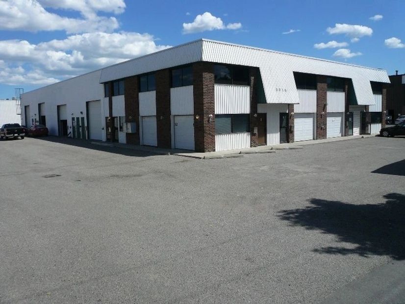 LOWEST PRICES IN CALGARY, OFFICES FOR RENT
SMALL AND MEDIUM SIZE BAYS FOR LEASE