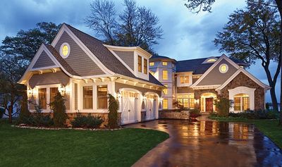 Custom Pre-Finished Sioux Falls Trim and Siding On Lakeside Home