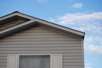 Closeup Of Light Gray Custom Pre-Finished Sioux Falls Siding